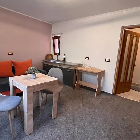 Orange House منزل للإقامة