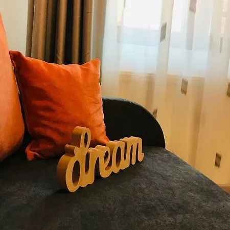 Orange House Проживання в сім'ї