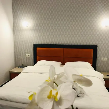 Orange House Проживання в сім'ї