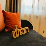 Orange House منزل للإقامة