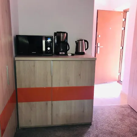 Orange House Проживання в сім'ї