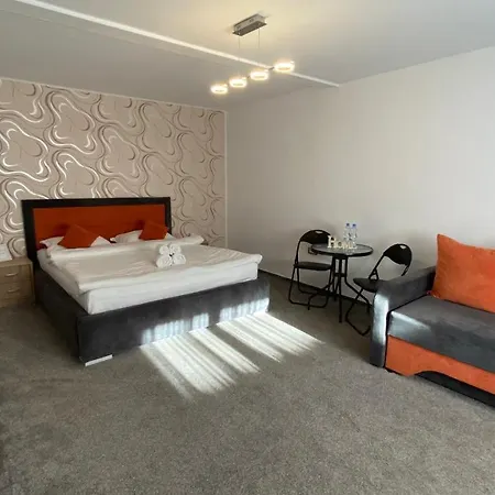 Orange House Проживання в сім'ї Констанца
