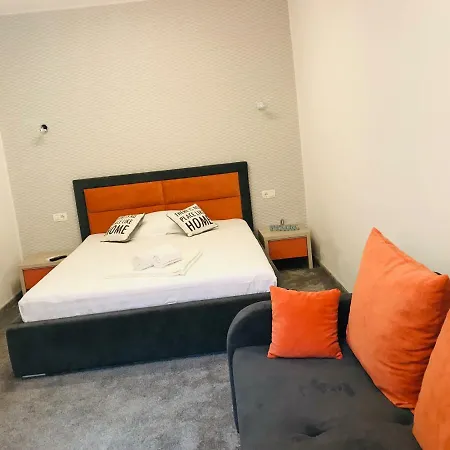 Orange House Проживання в сім'ї