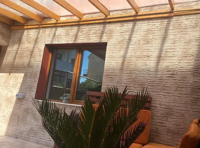 ホームステイ Orange House コンスタンツァ