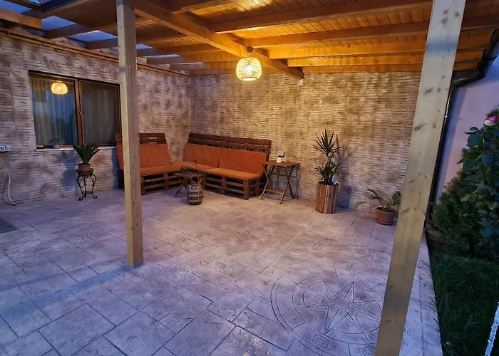 ホームステイ Orange House コンスタンツァ