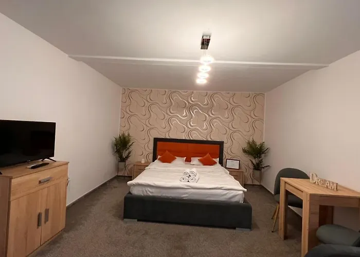 Orange House ホームステイ *