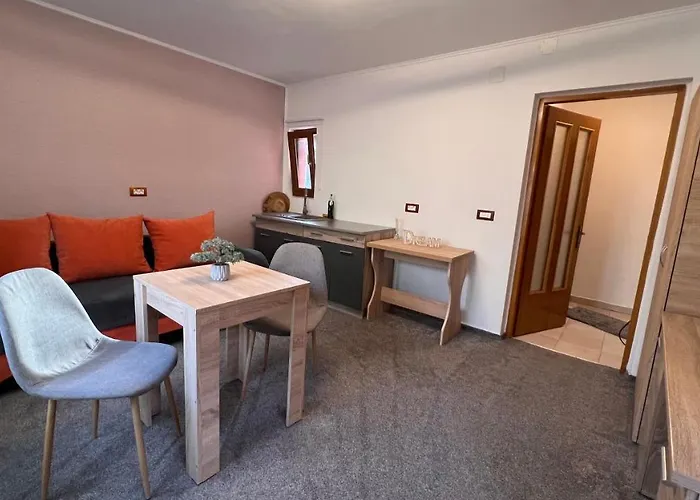 Orange House ホームステイ