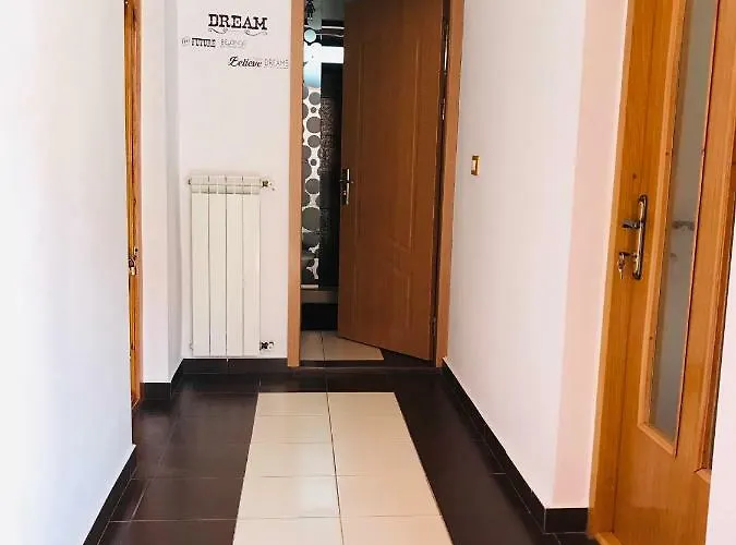 ホームステイ Orange House コンスタンツァ